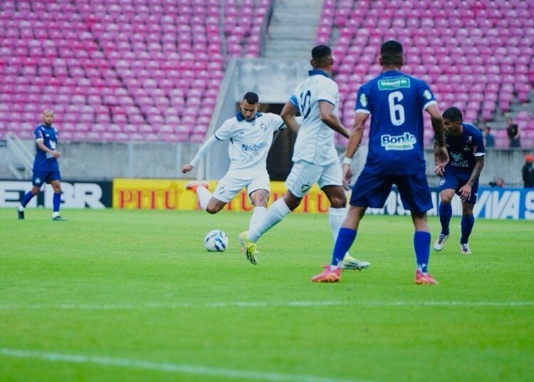 Retrô estreia com derrota no Campeonato Pernambucano e demite treinador após a partida