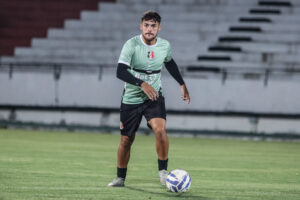 João Pedro é o destaque do Santa Cruz contra o Petrolina. Foto:  Evelyn Victori