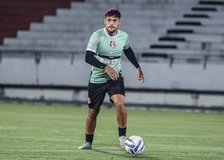 João Pedro é o destaque do Santa Cruz contra o Petrolina. Foto:  Evelyn Victori