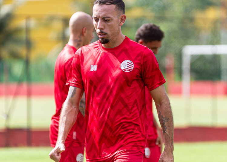 Com Paulo Sérgio suspenso, Marquinhos Santos trabalha para definir o substituto na estreia do Náutico na temporada