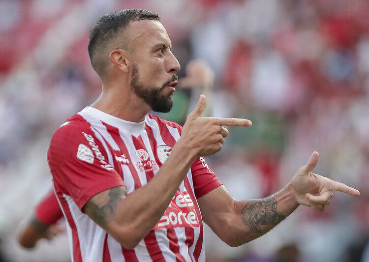 Paulo Sérgio provoca o Santa Cruz após garantir vitória para o Náutico no clássico: “O pai deles está aqui”