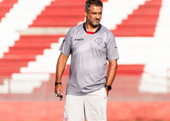 Náutico: Marquinhos Santos realiza procedimento cirúrgico após lesão no tendão de Aquiles