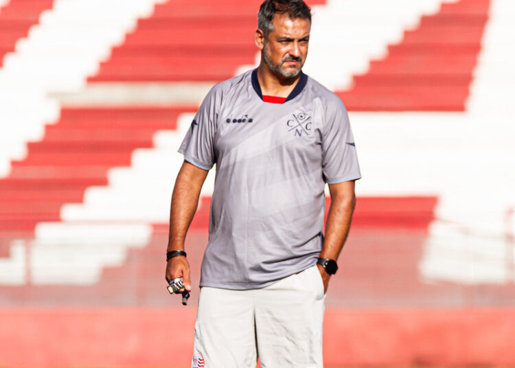 Náutico: Marquinhos Santos realiza procedimento cirúrgico após lesão no tendão de Aquiles