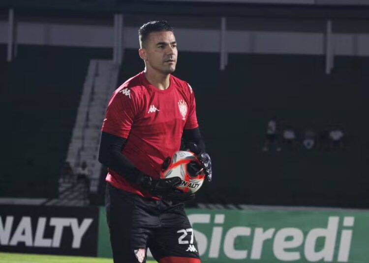 Santa Cruz encaminha contratação do goleiro Felipe Alves para a disputa da Série D