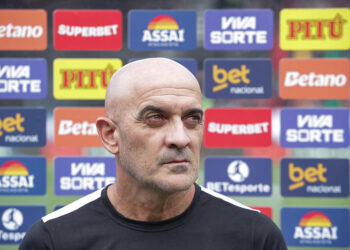 Itamar Schulle comemora campanha do Santa Cruz na primeira fase e volta foco para a semifinal