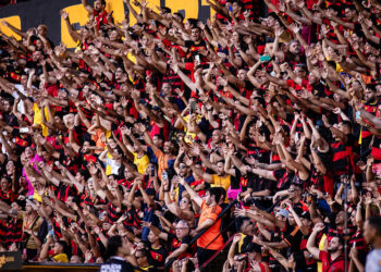 Torcedores do Sport que atiraram objetos no campo no clássico contra o Náutico são identificados e punidos