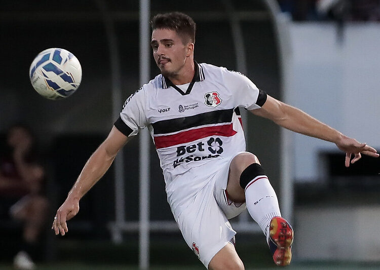 Matheus Melo destaca importância de partida contra o Maguary para o Santa Cruz: “Vale vaga na Copa do Brasil”