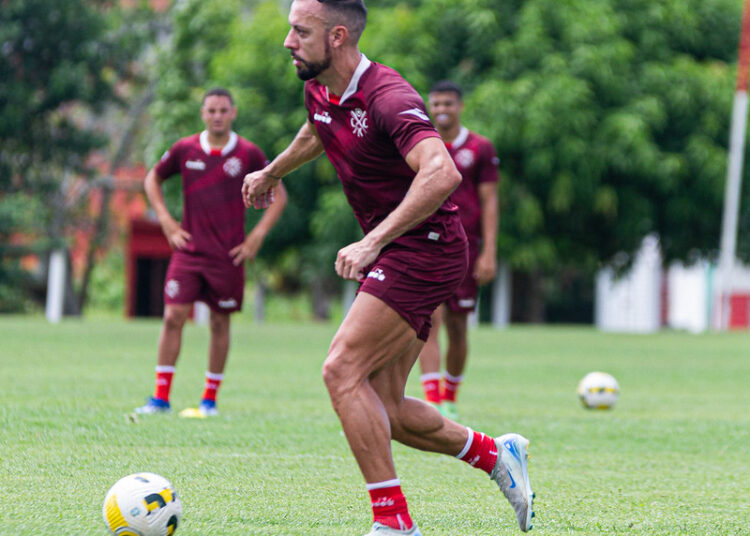 Paulo Sérgio volta ao time titular na partida importante para temporada Alvirrubra. Foto: Rafael França / Náutico