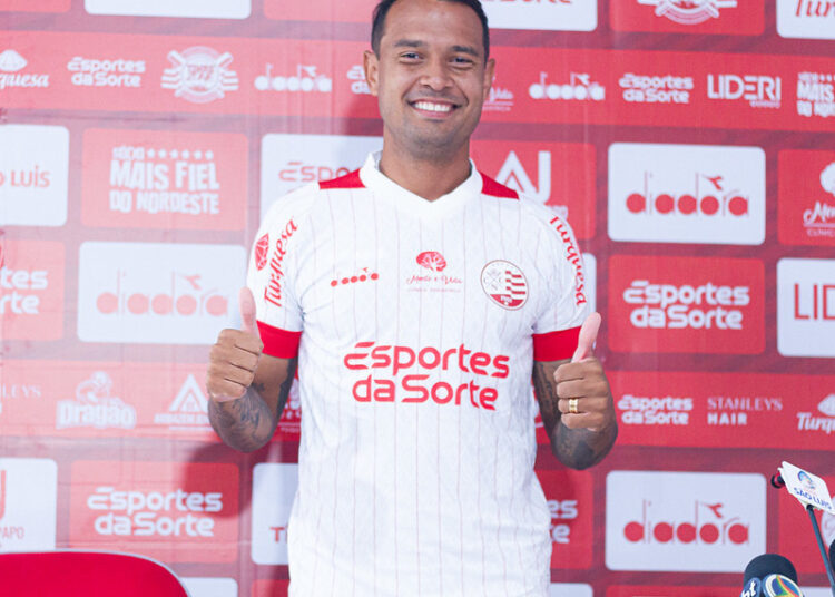 Em retorno ao Náutico, Vinícius destaca vontade de vencer e se coloca a disposição para estrear