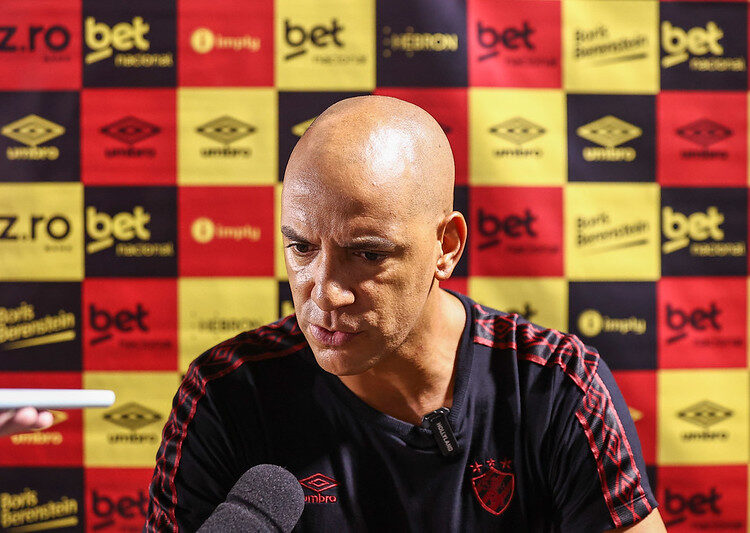 “Fomos incompetentes dentro de campo”, diz Pepa após eliminação do Sport na Copa do Brasil