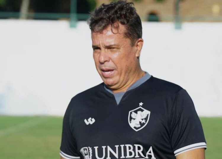 Retrô oficializa saída de Evaristo Piza após classificação na Copa do Brasil