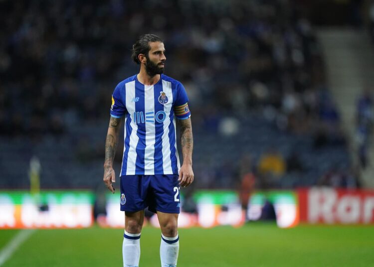 Sport busca contratação do português Sérgio Oliveira, ex-Roma e Porto