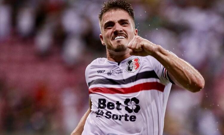 Matheus Melo faz o quarto gol do Santa Cruz. Foto: Felipe Vieira / FPF