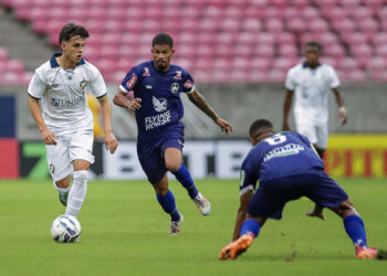 Retrô e Maguary se enfrentam pela semifinal do Campeonato Pernambucano. Foto Foto: Rafael Vieira/FPF