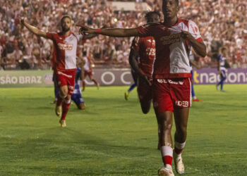 Kauan Maranhão comemora renovação de contrato com o Náutico e comenta preparação para a Série C