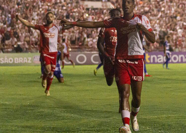 Kauan Maranhão comemora renovação de contrato com o Náutico e comenta preparação para a Série C