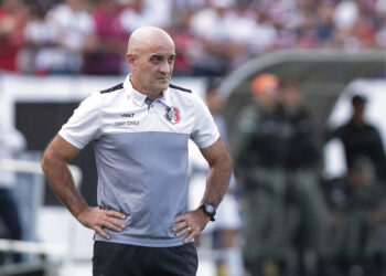 Itamar Schulle pede atenção redobrada ao Santa Cruz em clássico contra o Sport: “Errar o mínimo possível”