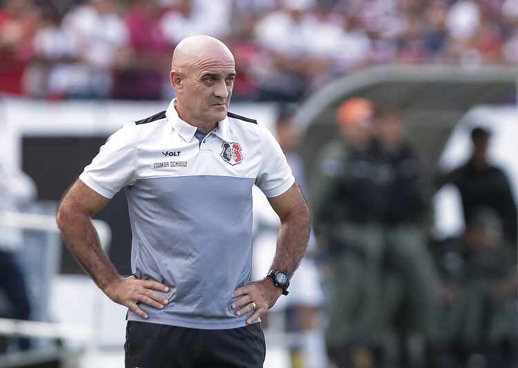 Itamar Schulle pede atenção redobrada ao Santa Cruz em clássico contra o Sport: “Errar o mínimo possível”