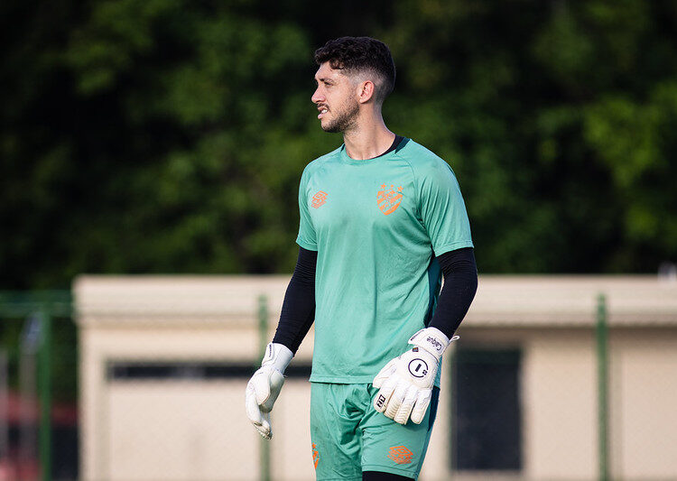 Caíque França ressalta foco do Sport antes de clássico decisivo: “Não tem nada definido”