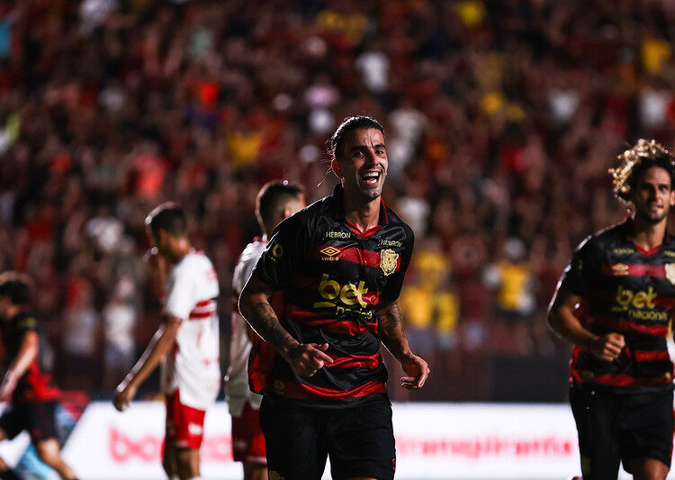 Sérgio Oliveira foi o grande nome Rubro-negro na vitória sobre o CRB na Ilha do Retiro. Foto: Paulo Paiva/Sport