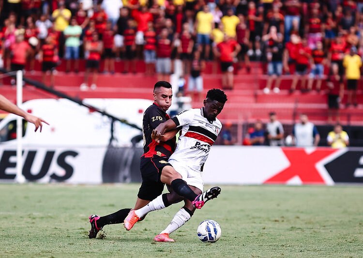 Santa Cruz e Sport se enfrenta pela semifinal do Campeonato Pernambucano. Foto: Paulo Paiva/Sport