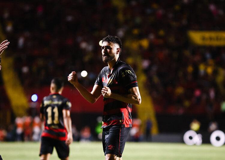 João Silva comemora primeiro gol pelo Sport e projeta clássico decisivo contra o Santa Cruz