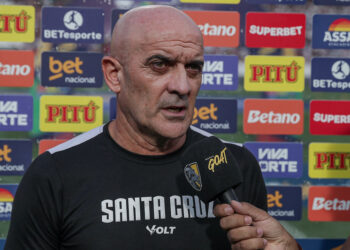 Itamar Schulle destaca luta dos atletas em clássico e deixa continuidade no Santa Cruz em aberto