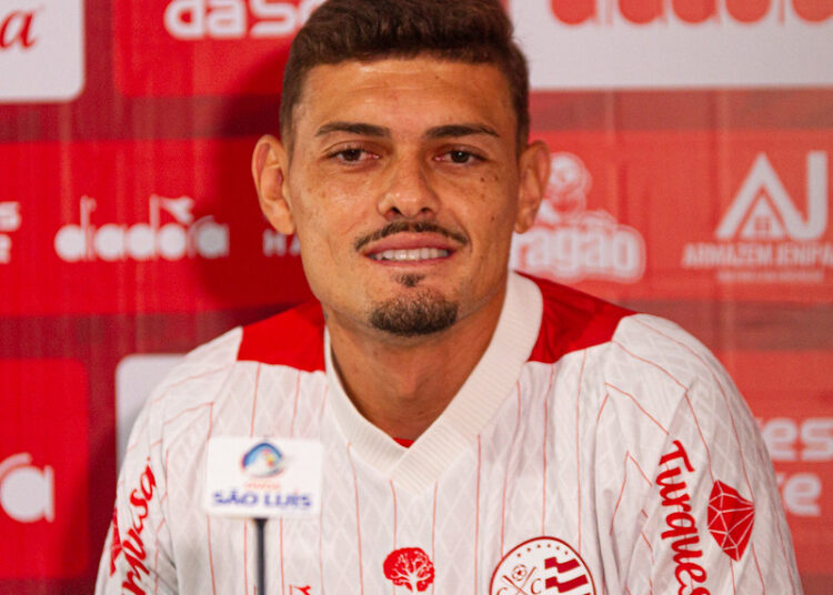 Náutico: Carlinhos foca em desempenhar bom trabalho e mira classificação na Copa do Nordeste