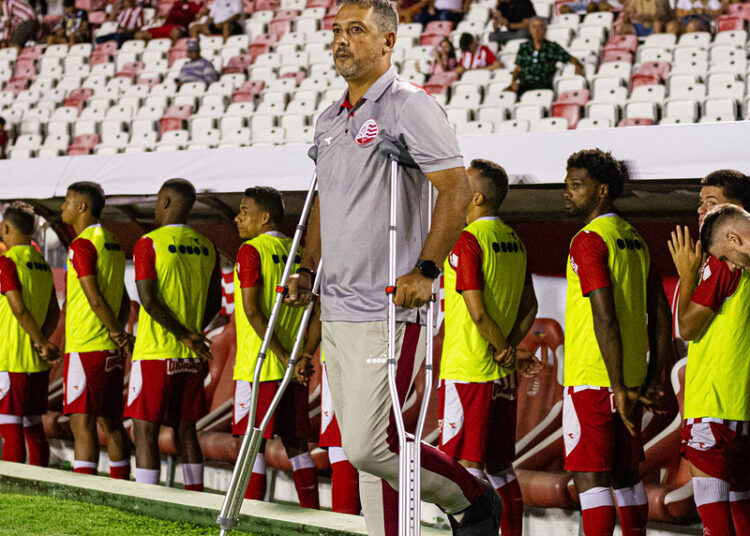 Marquinhos Santos enxerga crescimento do Náutico na temporada: “Aprendendo a ser copeiros”