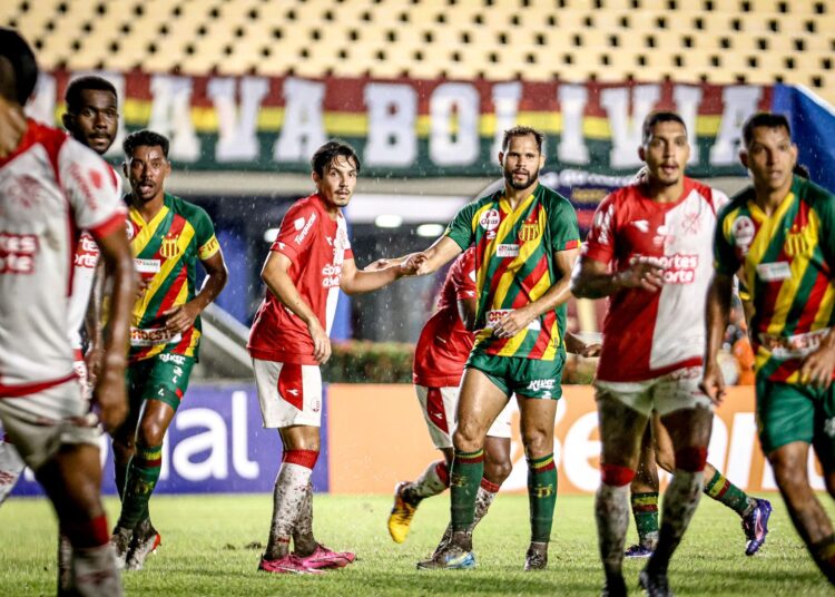 Náutico fica no empate com o Sampaio Corrêa, no Castelão, pela Copa do Nordeste