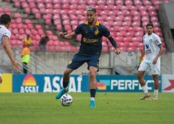 Retrô bate o Maguary com gol nos acréscimos e consegue vantagem na semifinal do Pernambucano