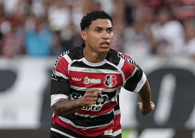 Com confiança renovada, Thiaguinho celebra assistências em triunfo do Santa Cruz e diz: “Venho me cobrando bastante”