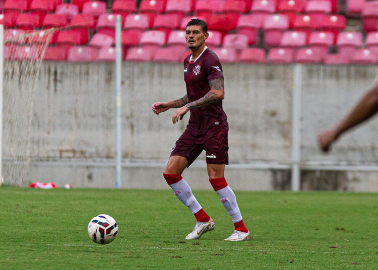 Náutico: Carlinhos fala sobre versatilidade em campo e afirma que período de preparação vem ajudando a equipe