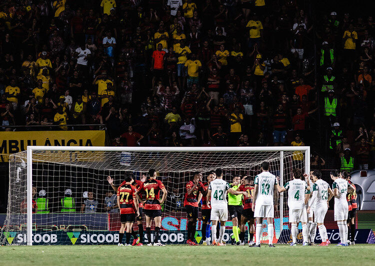 Comitê da CBF admite erro em pênalti marcado a favor do Palmeiras contra o Sport