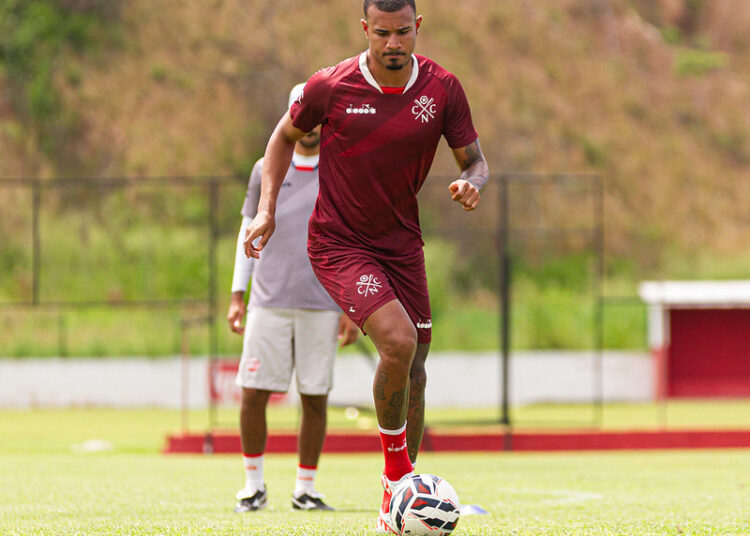 Náutico contrata zagueiro João Maistro, que estava no Atlético/GO