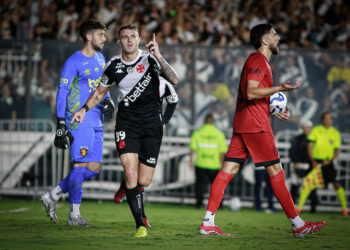 Parecer técnico da CBF indica que não houve falta de Vegetti, do Vasco, em lance de gol contra o Sport