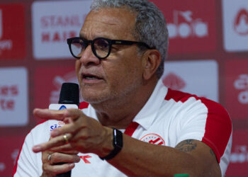 De volta ao Náutico, Hélio dos Anjos mira acesso à Série B e deixa conquistas no passado