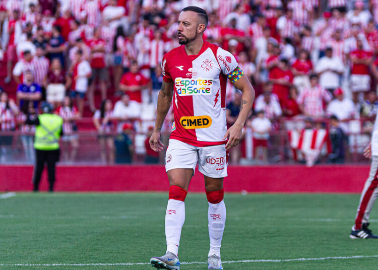 Paulo Sérgio é a grande esperança de gols do Náutico contra o São Paulo. Foto: Gabriel França / Náutico