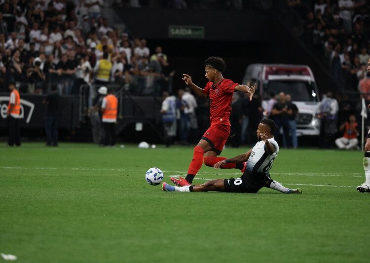 Zé Lucas tem contrato ampliado e Sport protege joia com nova multa rescisória