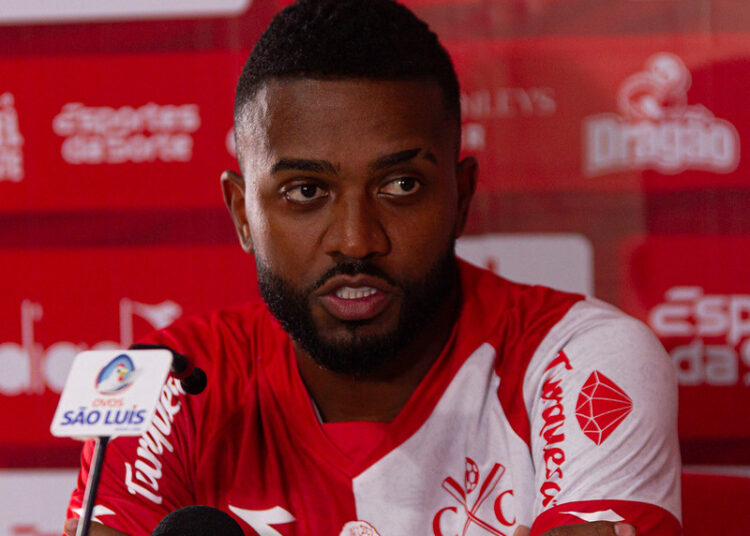 Em apresentação, Kelvin destaca características e almeja fazer história no Náutico