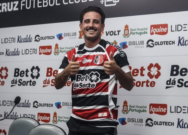 “Tenho o sonho de chegar com o Santa Cruz no topo”, diz Gabriel Galhardo, em apresentação