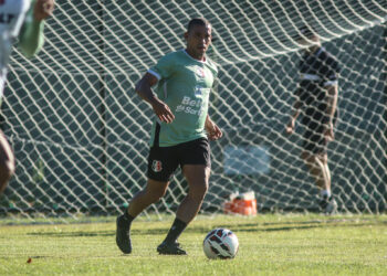 Santa Cruz: Com trauma no joelho, Toty será desfalque contra o Horizonte/CE pela Série D