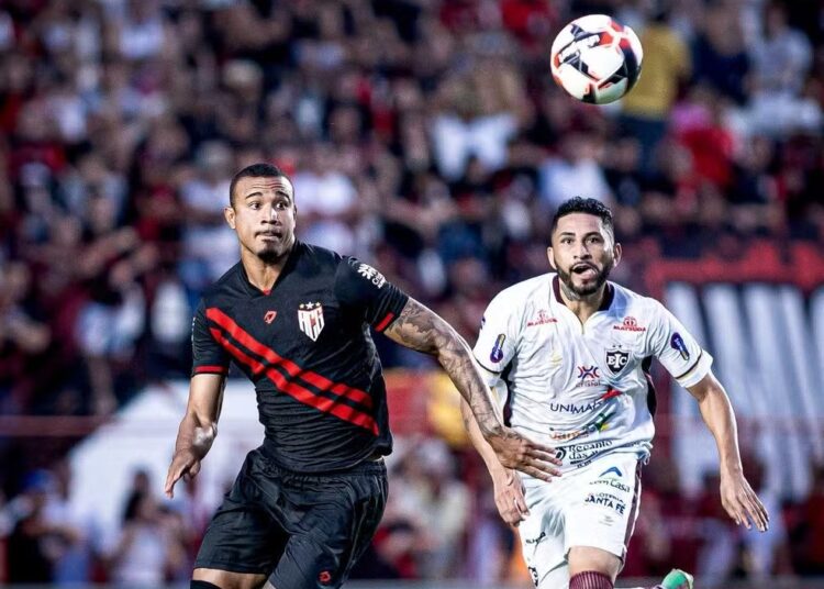 Náutico fica próximo da contratação do zagueiro João Maistro, do Atlético/GO