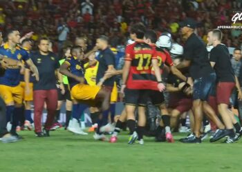 Após final do Pernambucano, Fabinho, volante do Retrô, faz duras críticas a Carlos Alberto, do Sport: “Moleque, poderia ter causado algo pior”