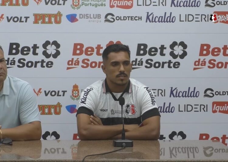 William Júnior celebra chegada ao Santa Cruz e comenta disputa por vaga na equipe