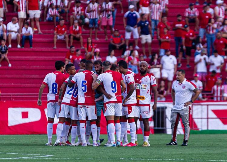 Com Hélio dos Anjos no banco, Náutico empata com o Botafogo-PB nos Aflitos