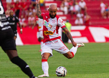 Náutico enfrenta o CSA no Rei Pelé. Foto: Gabriel França/Náutico