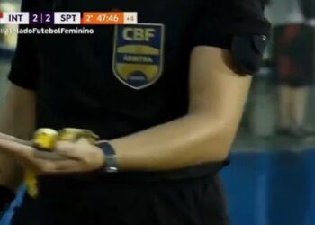 Banana é jogada no banco de reservas do time feminino do Sport em jogo do Brasileirão; Clube registra Boletim de Ocorrência