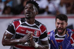 Israel vem sendo o grande destaque do Santa Cruz na Série D. Foto: Rafael Vieira / FPF