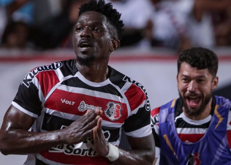 Israel vem sendo o grande destaque do Santa Cruz na Série D. Foto: Rafael Vieira / FPF